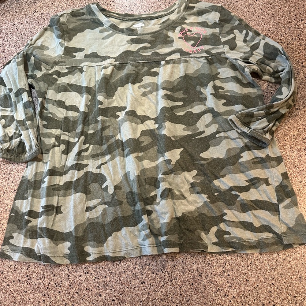Old Navy Green Camo Long Sleeve Tee